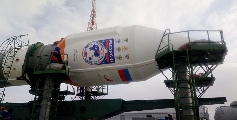 Ракету со спутником «Ресурс-П» №4 вывезли на стартовый комплекс Байконура