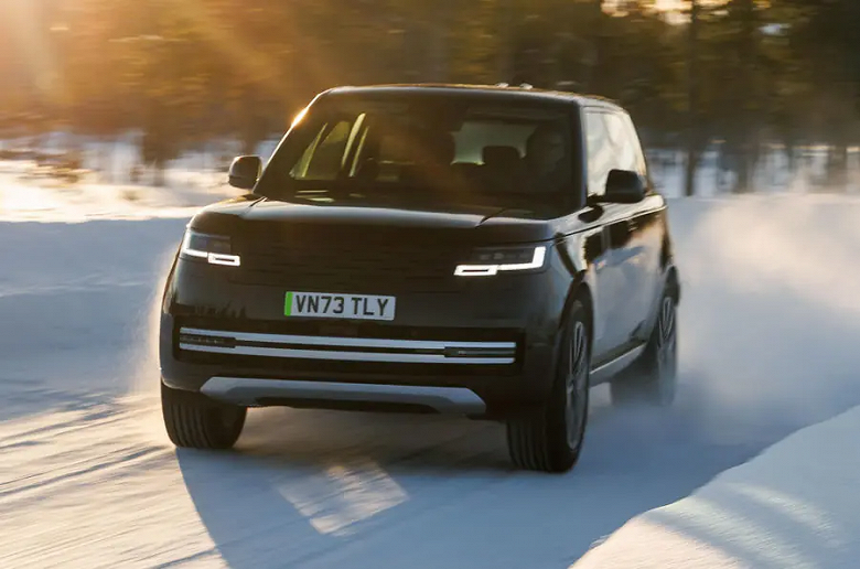 Это совершенно новый Range Rover: живые фото без камуфляжа