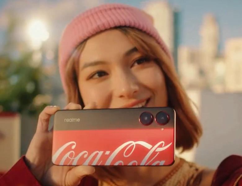 Фирменный телефон Coca-Cola, созданный Realme, показали вживую. Он получит уникальный дизайн и контент