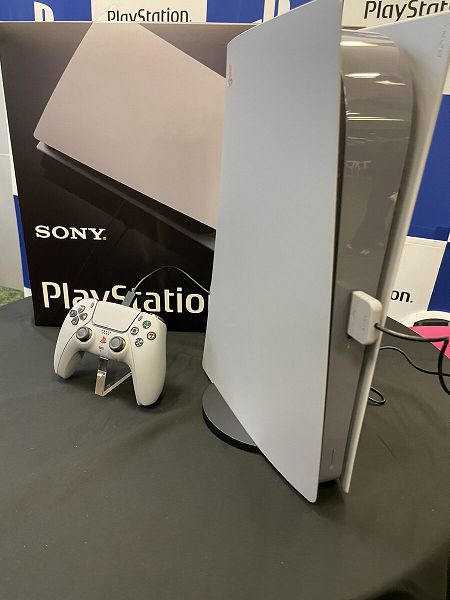 Sony создала уникальную PlayStation 5 в стиле оригинальной PS1