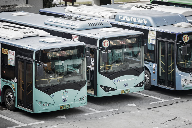 На углеводородном топливе работают только 634 автобуса экстренных служб
